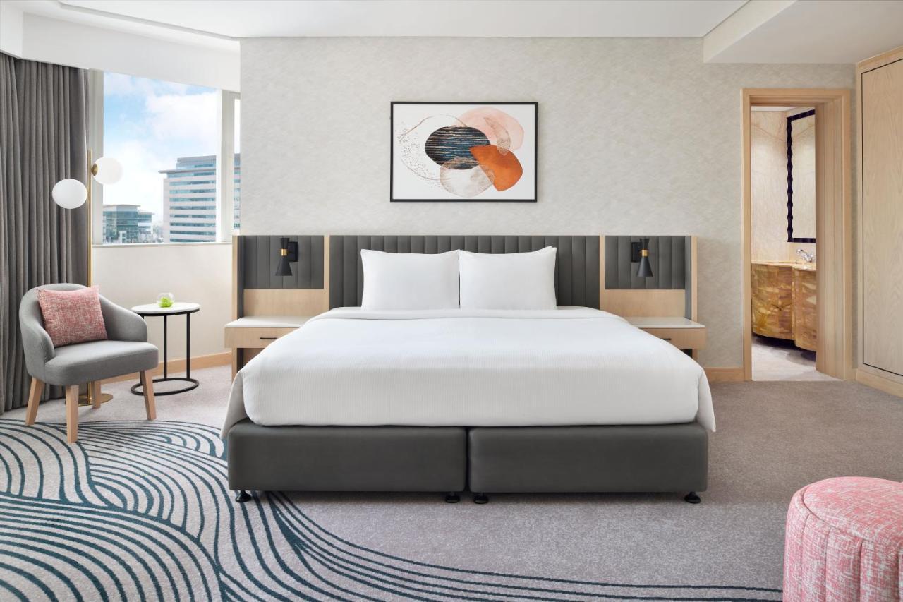 Crowne Plaza - Dubai Jumeirah By Ihg Exterior photo A bedroom at the hotel