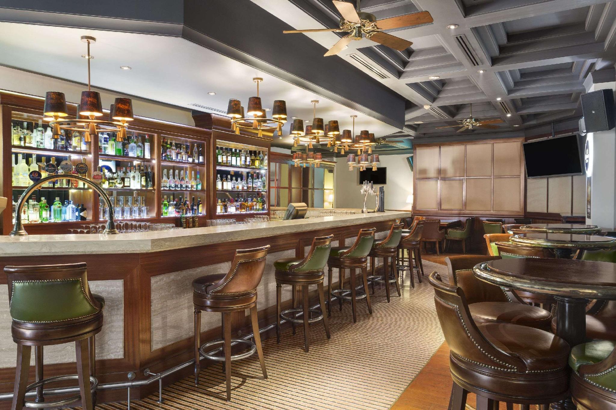 Crowne Plaza - Dubai Jumeirah By Ihg Exterior photo The bar at the 2012-opened restaurant