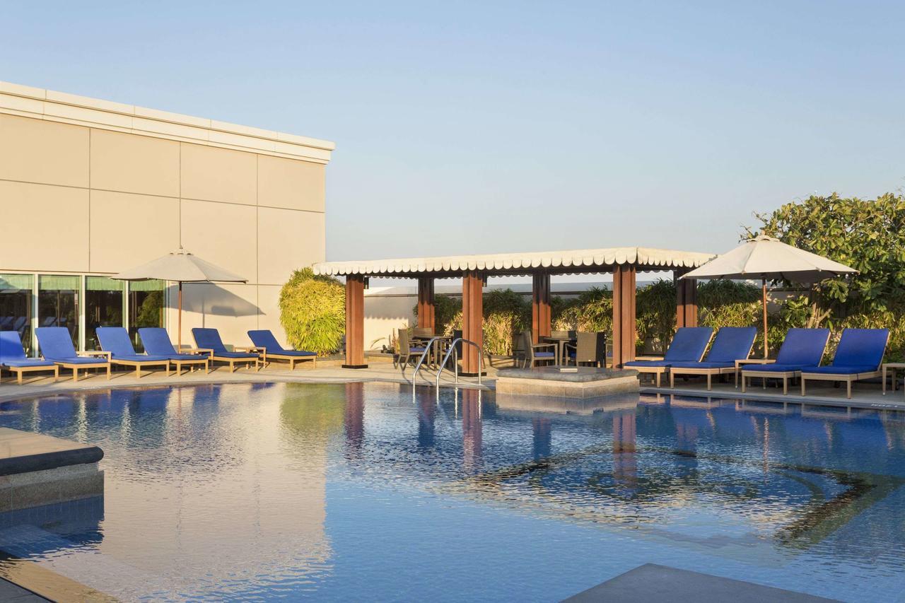Crowne Plaza - Dubai Jumeirah By Ihg Exterior photo The pool at the hotel